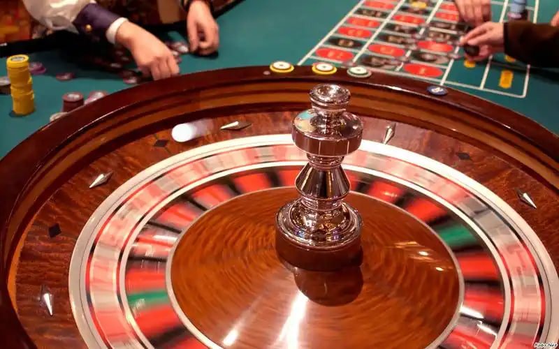 Filipino players enjoying slot monitor gaming platform on mobile